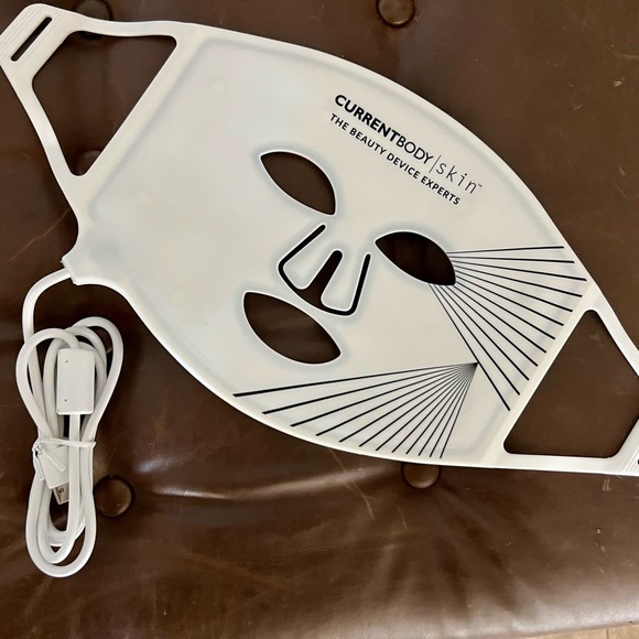 Currentbody Skin LED Red Light Therapy Mask - Picture 3 of 11